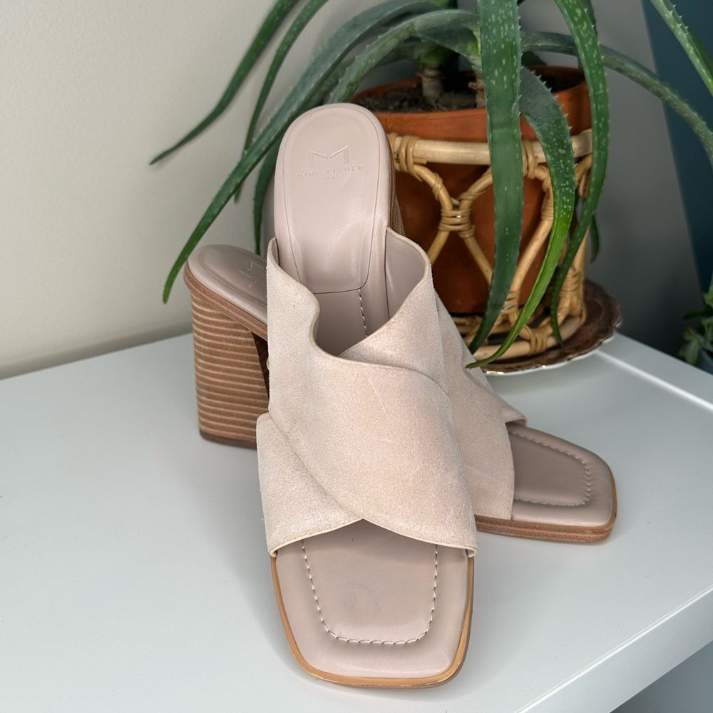 Marc Fisher LTD Barli Block Chunky Heel Suede Criss Cross Mules Sandals 11 Beige - Picture 2 of 14
